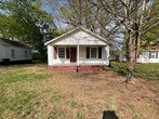 Primary Photo - 2 Bedroom, 1 Bath Bungalow in Greensboro n...