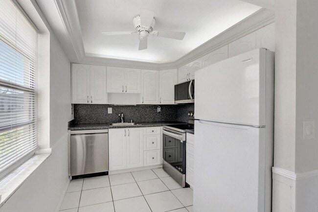 Building Photo - 297 Monaco Way
