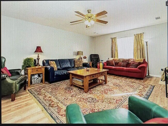 Foto del edificio - 198 Royal Oaks Dr