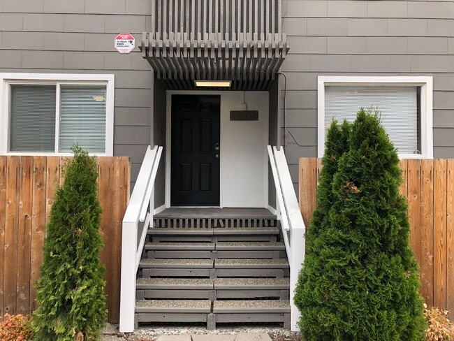 Building Photo - Hilltop Apartments