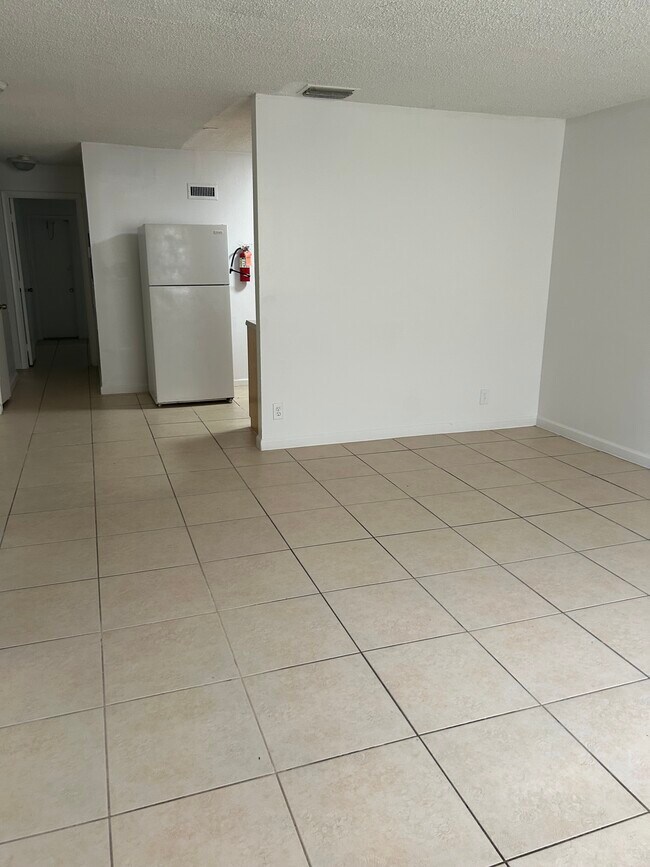 Foto del edificio - 5634 NW 27th Ct