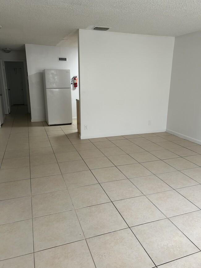 Building Photo - 5634 NW 27th Ct