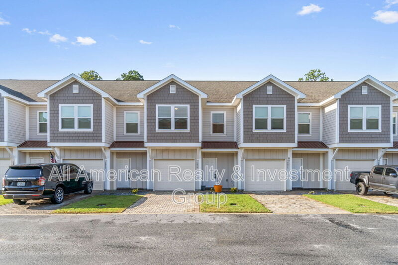 Foto principal - 1817 Stable Ln