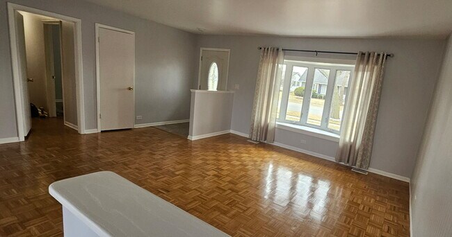 Foto del edificio - 266 Trowbridge Rd