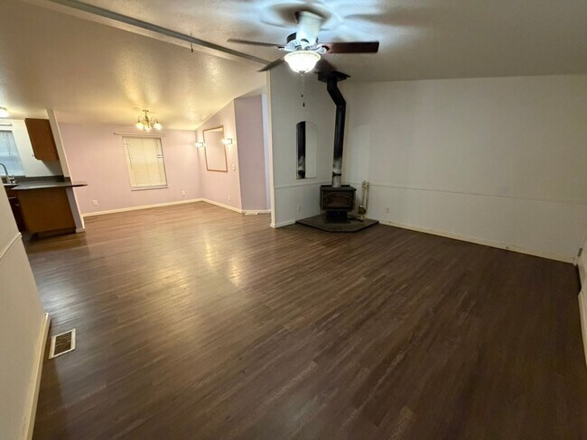 Foto del edificio - Large 3 Bedroom with Shop