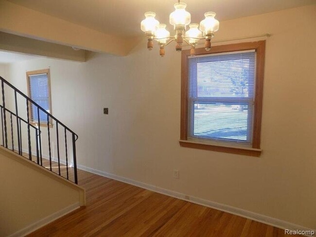 Building Photo - 6935 Town Ln