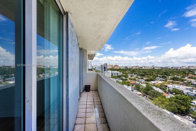 Foto del edificio - 3000 Coral Wy