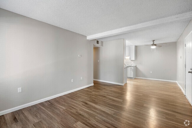 1BR, 1BA - 650SF - Living Room - Sierra Vista