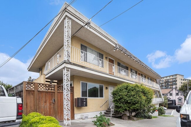 Building Photo - 370 Santa Clara Ave