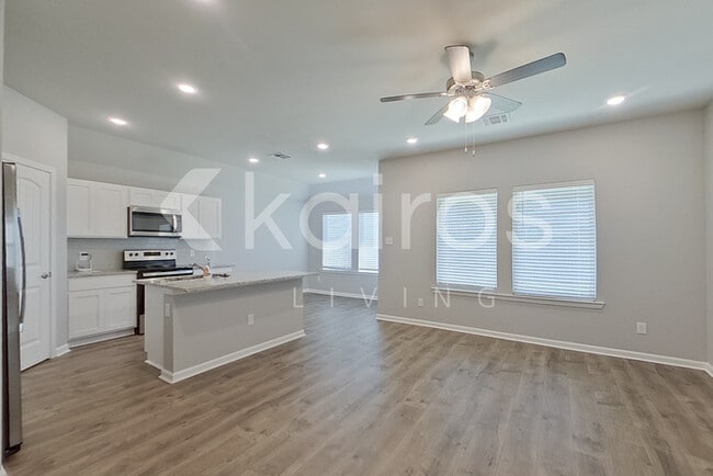 Foto del edificio - 203 SANTIAGO COURT