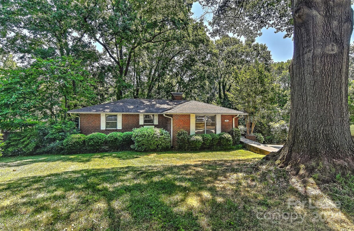 Primary Photo - 1215 Sewickley Dr