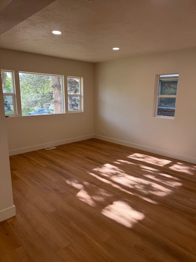 Photo - 2543 Highland Dr Apartment