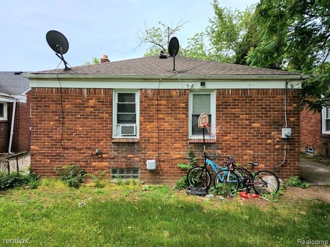Building Photo - 3 br, 1 bath House - 18456 Edinborough Road