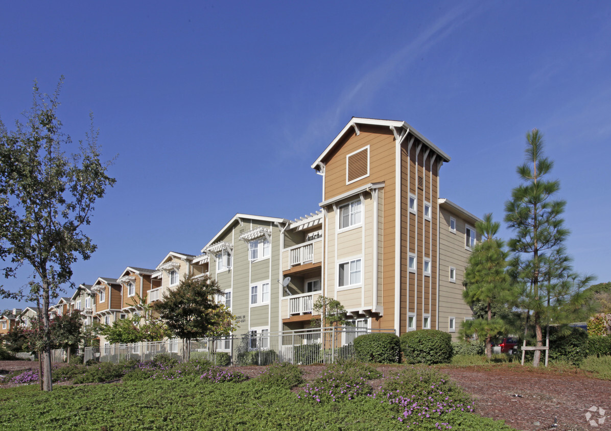 Primary Photo - Oak Tree Village