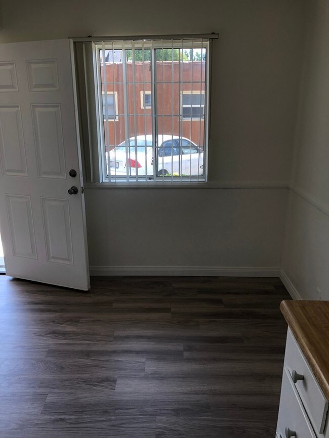 Building Photo - 224 N Olive St