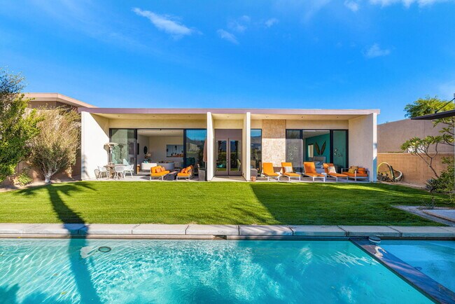 Building Photo - 57623 Salida del Sol