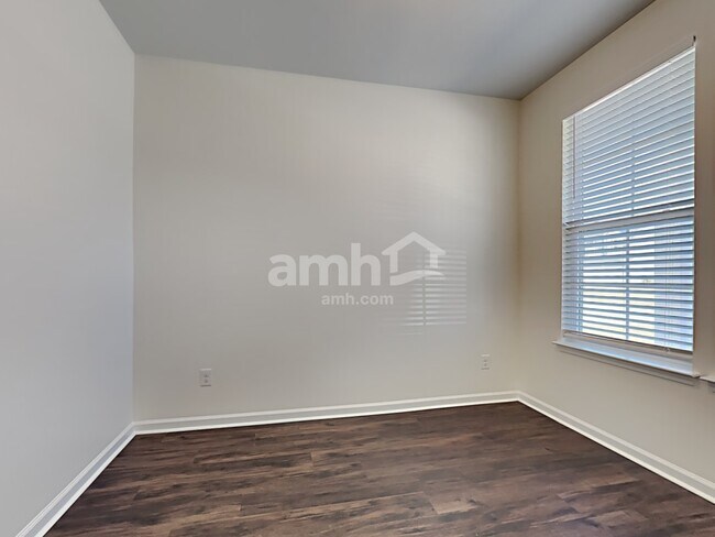 Foto del edificio - 1360 Hermitage Ln