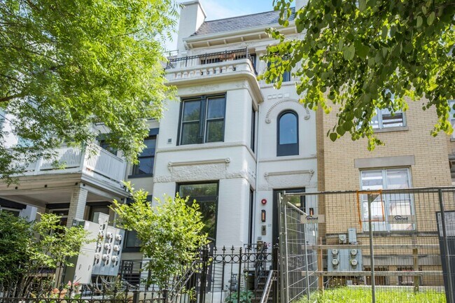 Foto del edificio - Lovely 1 BR/1.5 BA Condo in Columbia Heights!