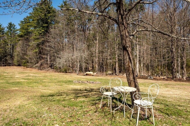 Foto del edificio - 5 McDaniel Rd