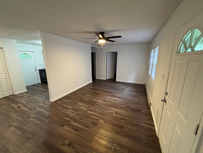 Building Photo - 4954 Hendron Rd