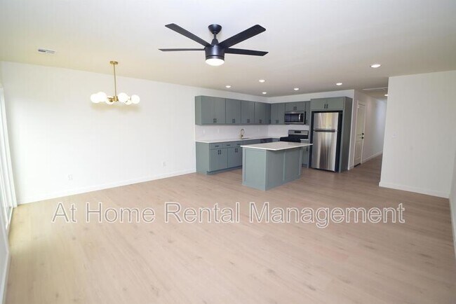 Building Photo - 2811 E 81st Pl