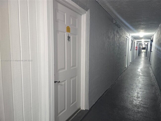 Building Photo - 9371 Fontainebleau Blvd