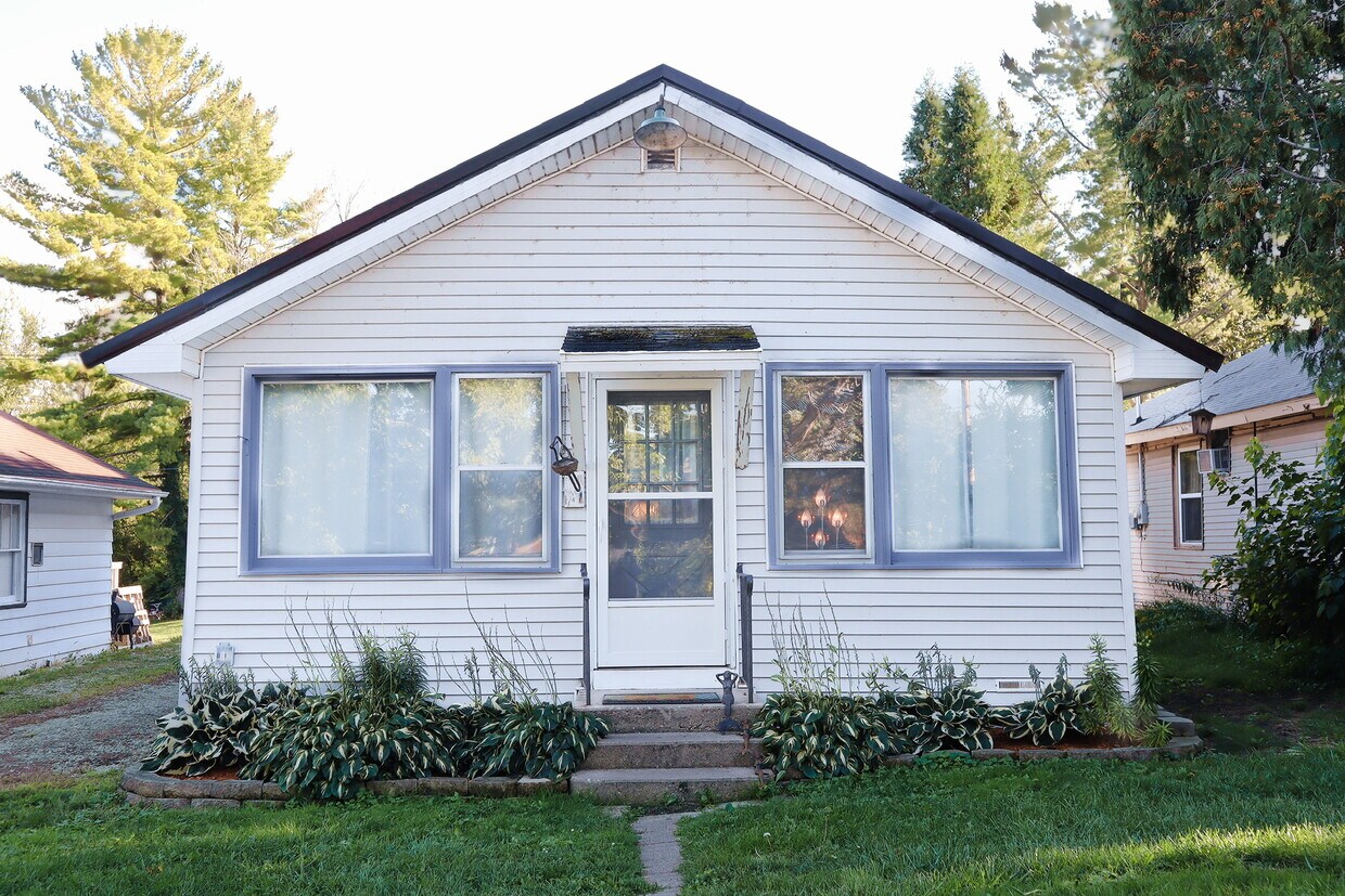 Primary Photo - 3428 E Thomas St