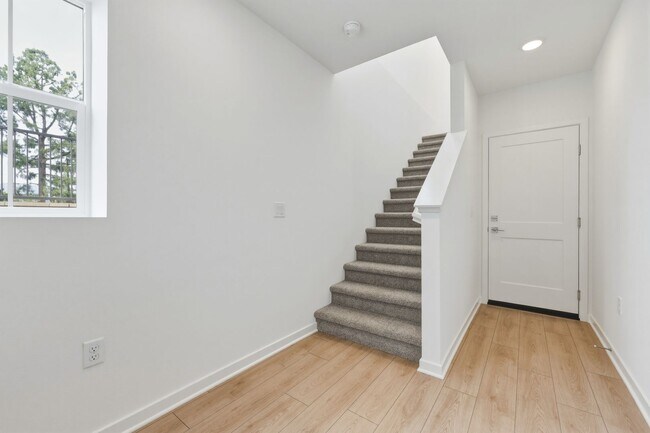 Foto del edificio - BRAND NEW 3 BEDROOM 2 BATH CONDO IN COVINA!
