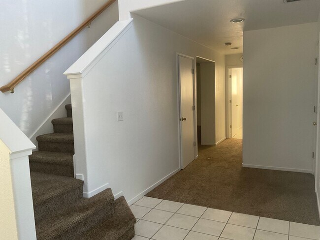Building Photo - Sparks Family Home in Great Commuting and ...