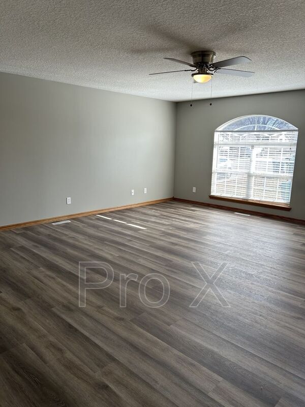 Foto del edificio - 719 E Madison St