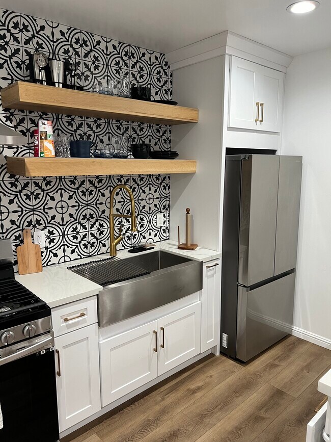 Foto del edificio - 1849 W 49th St