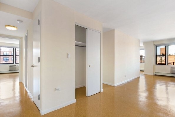 Foto principal - 98-38 57th Ave