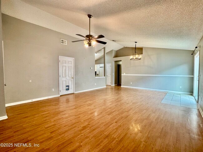 Foto del edificio - 11471 Mandarin Glen Cir W