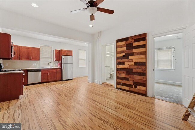 Foto del edificio - 448 Roxborough Ave