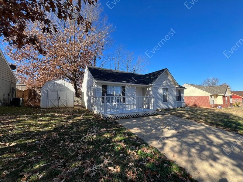 Primary Photo - 7065 Village Ln