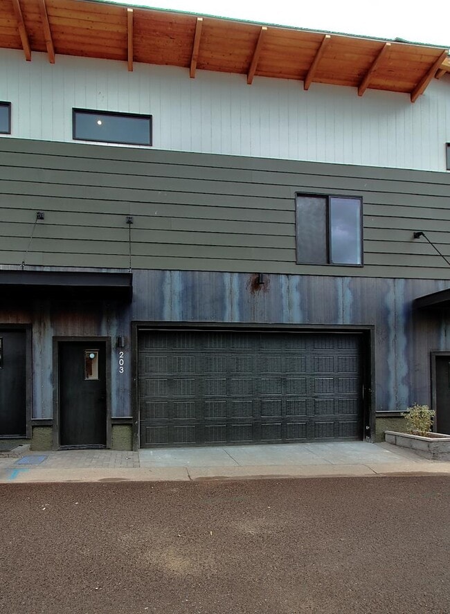 Building Photo - 1221 East Emma Drive