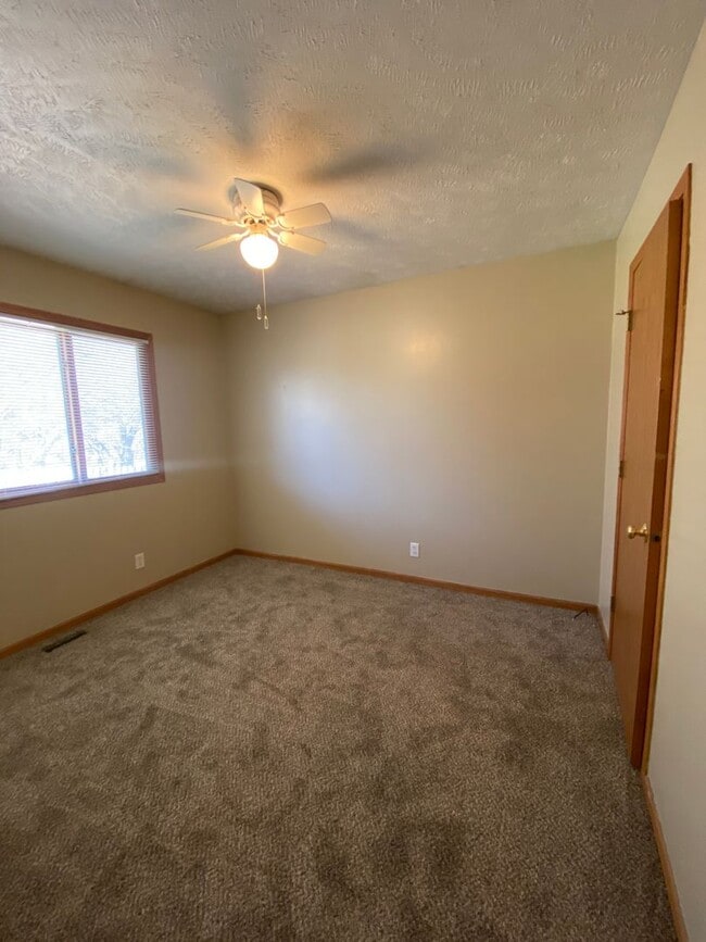Building Photo - Updated 3/2 In SW Lincoln!