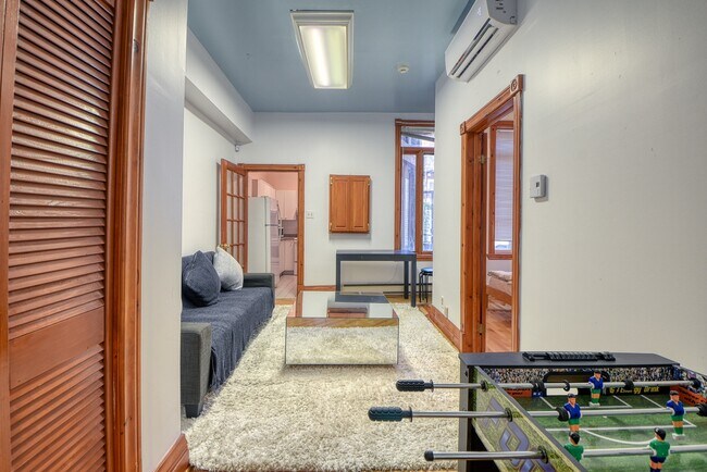 Building Photo - 1245 Av De L'hôtel-De-Ville