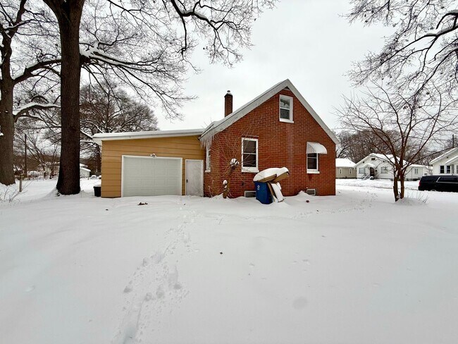 Foto del edificio - Three Bedroom Home in Muskegon