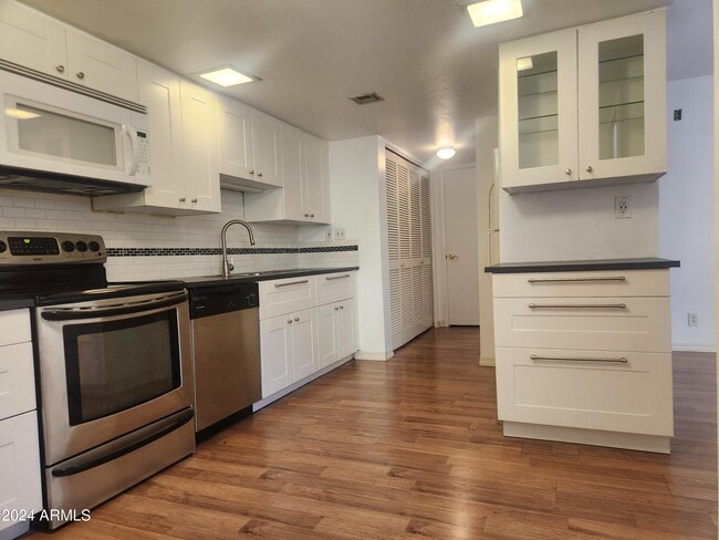 Building Photo - 1730 W Emelita Ave