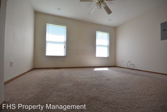 Foto del edificio - 208 Village Ct