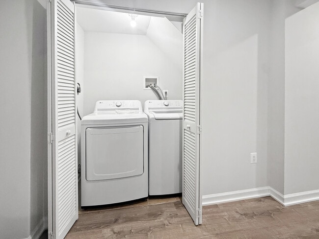 Washer / Dryer in Unit - 1344 Barnaby Ter SE