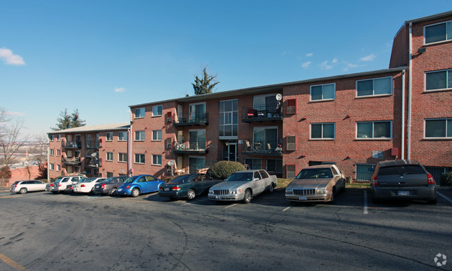 Building Photo - Greenwood Manor Apartments