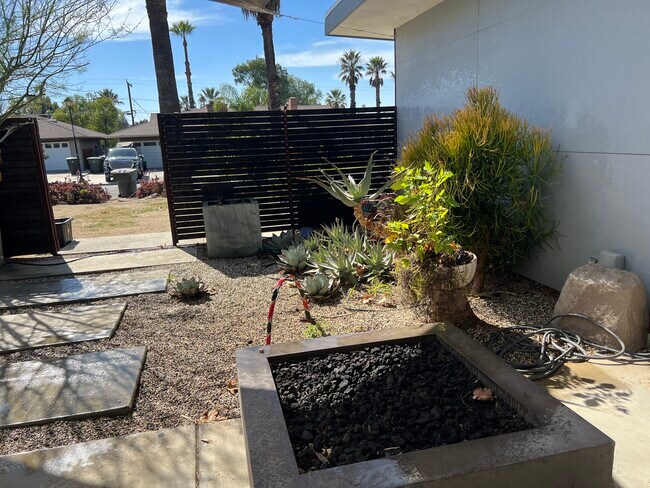 Building Photo - 5177 Carlingford Ave