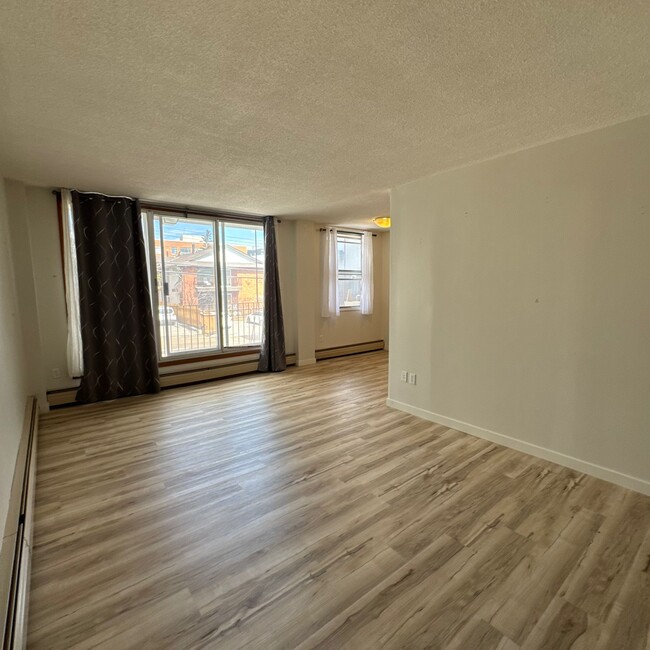 Building Photo - 2024-2035 35 Ave SW