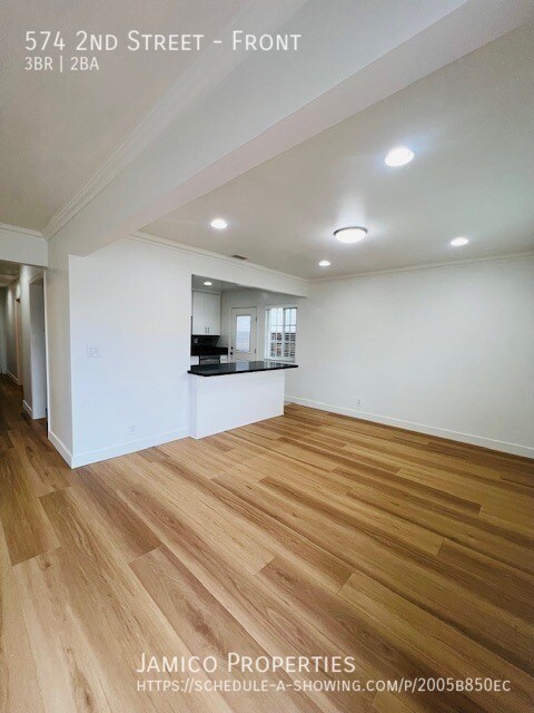 Building Photo - 574 2nd St