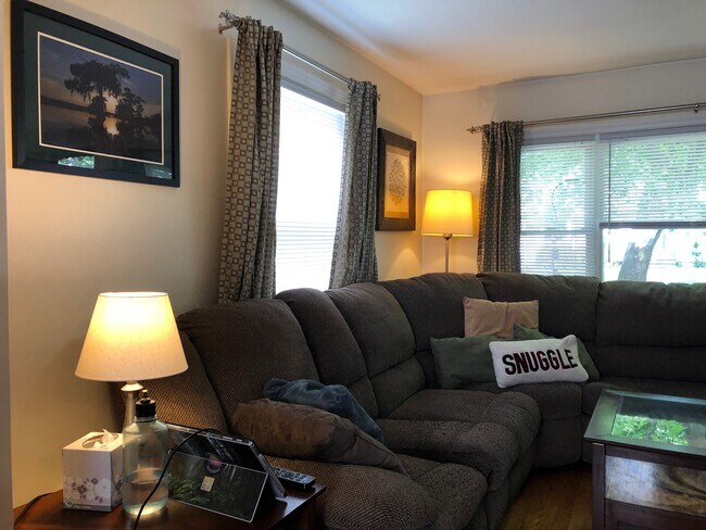 Foto del edificio - 112 Rowe St