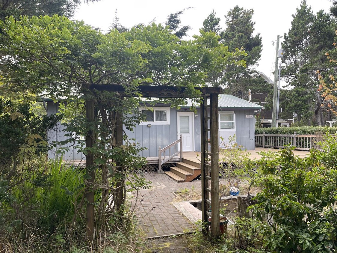 Primary Photo - RENOVATED BEACH COTTAGE IN OCEAN PARK, WA