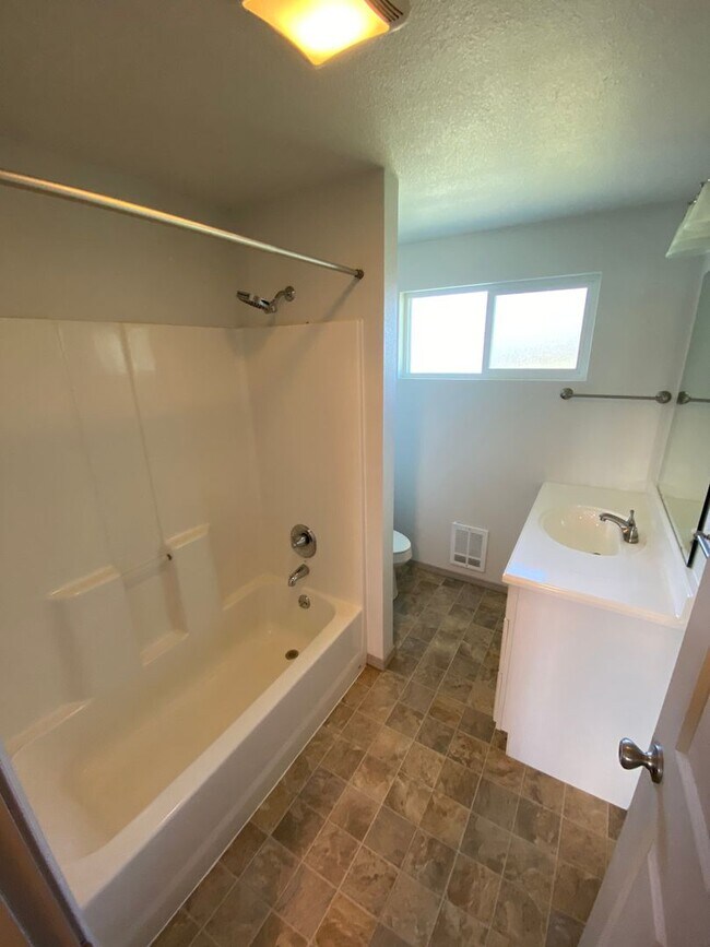 Foto del edificio - 10402 107th Ave SW