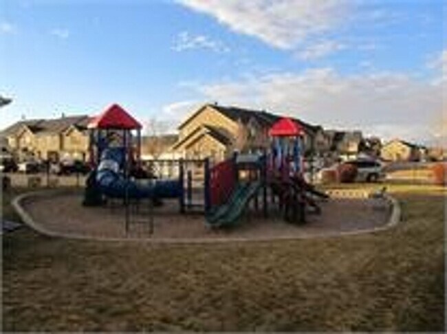 Foto del edificio - *Reduced price* End Unit Townhouse in Springville